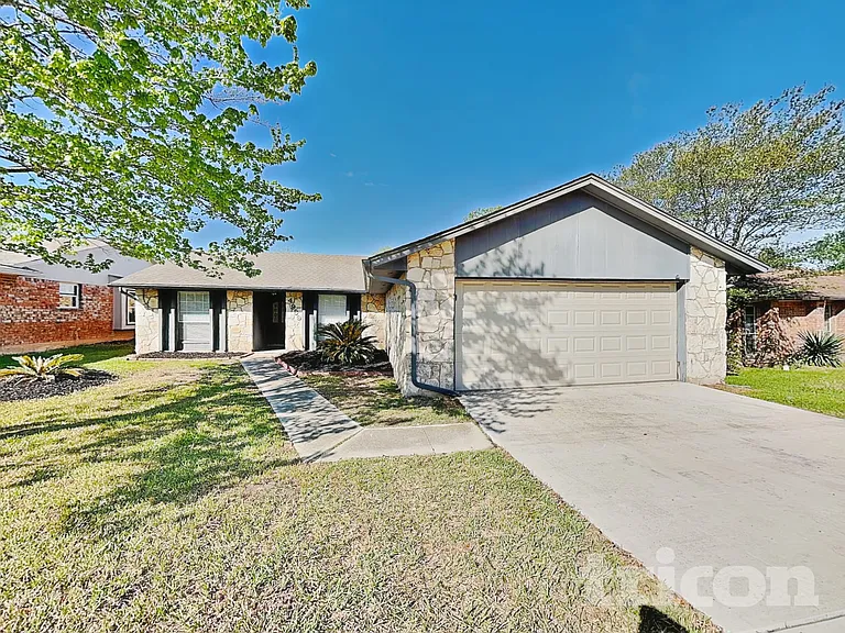 4909 Tiffany Ln — Photo 2