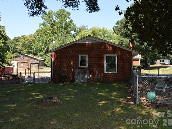 5th image of 437 Hillcrest Rd