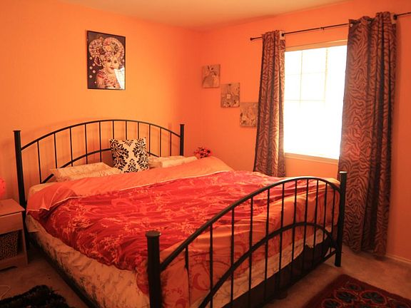 Guest bedroom (w/ King Bed)