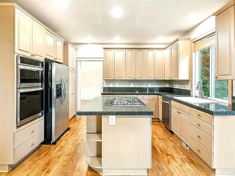 15536 NE 62nd Ct — Photo 7