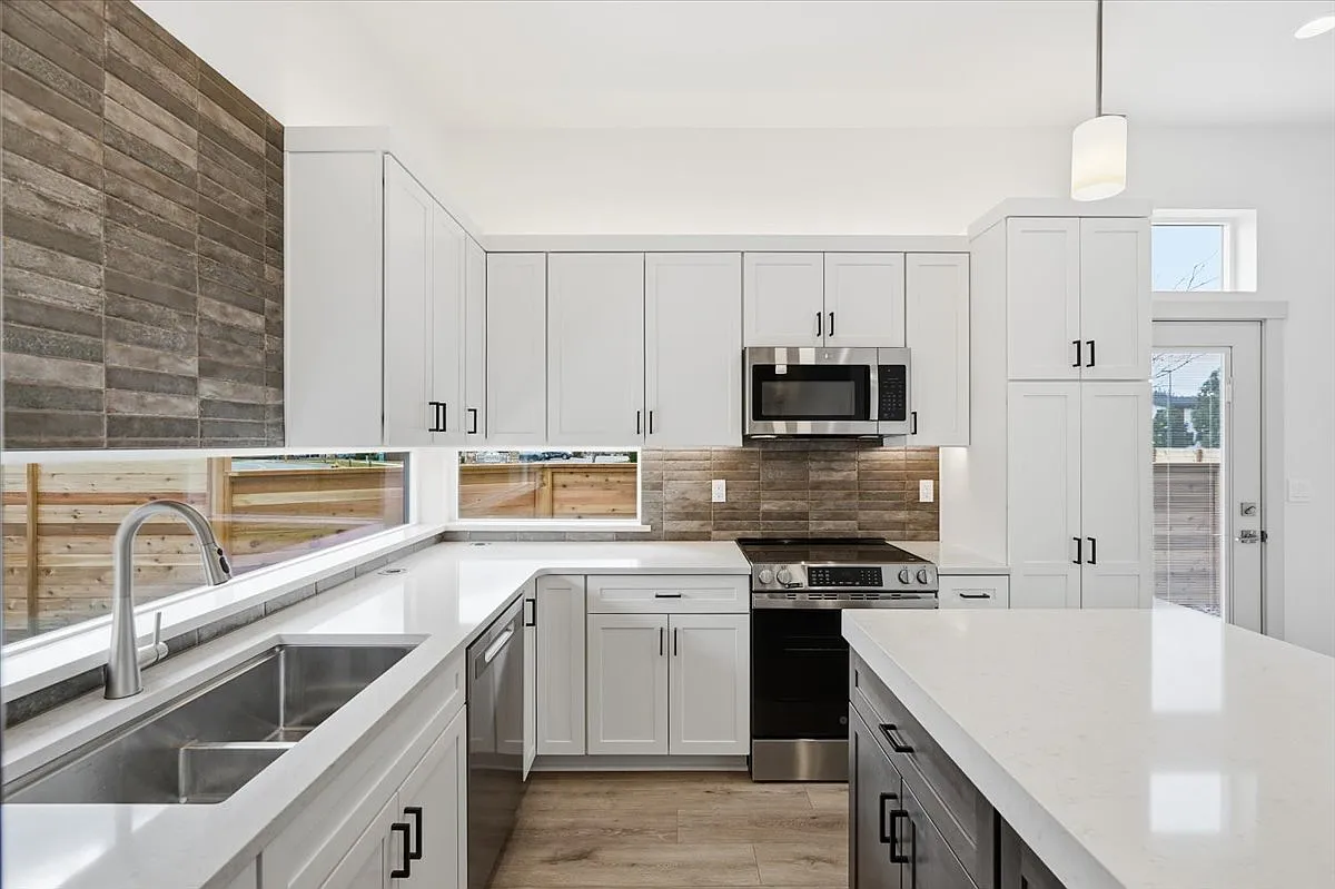 2 bed, 2.5 bath, 1120 sqft, $2,300 — Photo 3