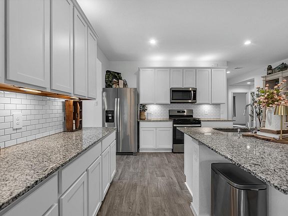 3rd image of 7323 Sunset Creek Dr