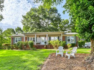 45 36th Ave NW, Hickory, NC 28601