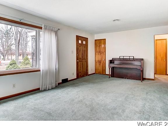 4th image of 2741 Wendell Ave