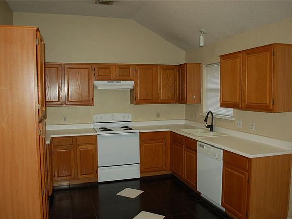 3rd image of 3729 Fairhaven Dr