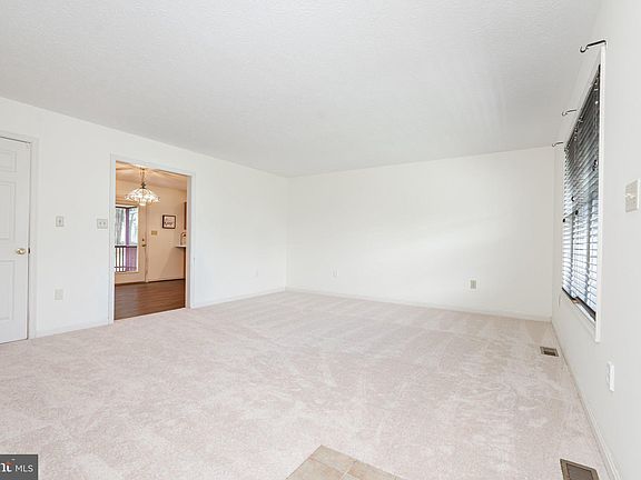 5th image of 308 Senseny Glen Dr