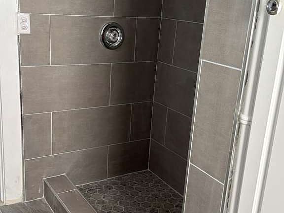 5th image of 209 S Maple Ave #1