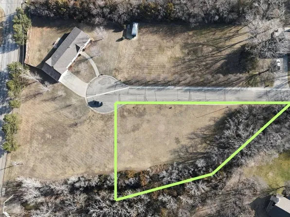 9 Gill Creek Ter, Beloit, KS 67420
