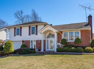 41 Larry Dr, Commack, NY 11725
