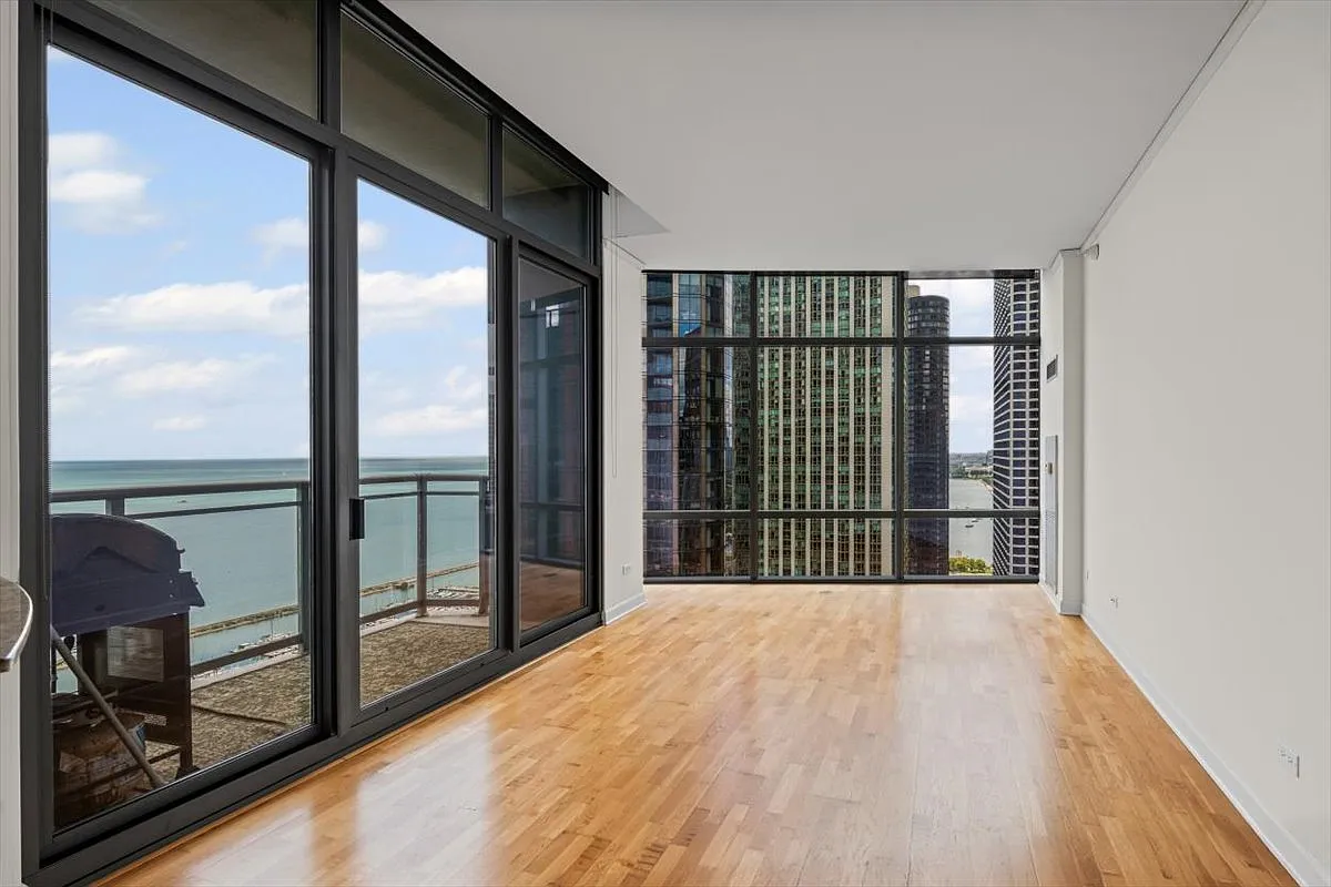 2 bed, 1102 sqft, $4,350 — Photo 3