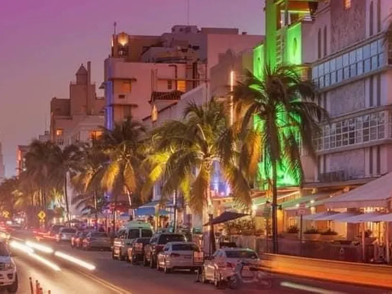 Ocean Dr — Photo 93