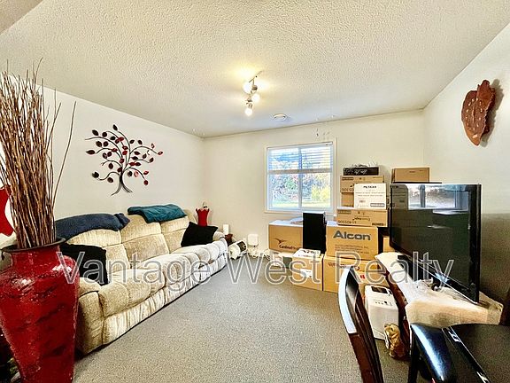 5th image of 934 Borden Ave #4