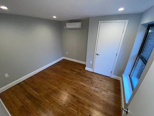 Rented by Salon Realty Corp | media 4