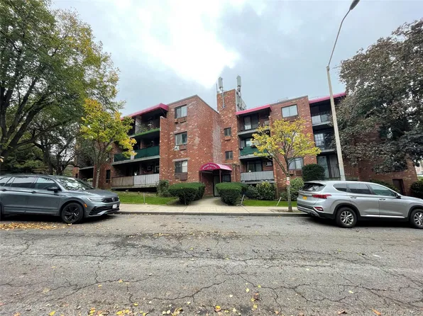 57-45 74th Street #106, Middle Village, NY 11379
