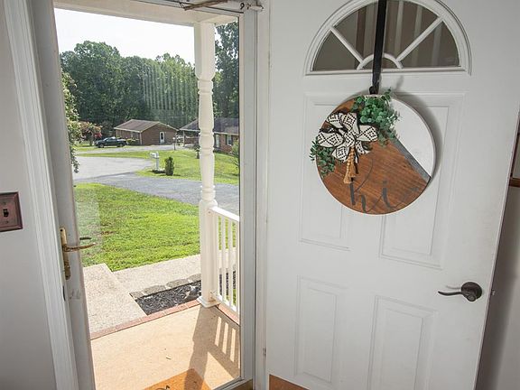 4th image of 117 Amwood Pl