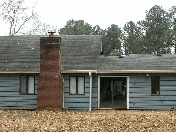 3rd image of 812 Greenwood Trl SE