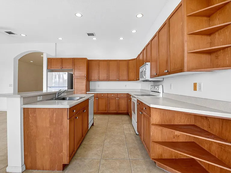 2431 Westmont Dr — Photo 18