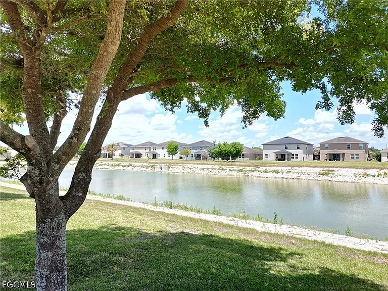 10353 Canal Brook Ln — Photo 9