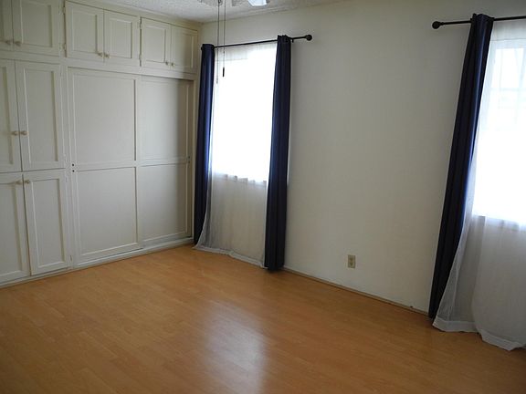 3rd image of 1147 Okoboji Dr APT B