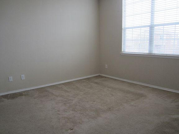 5th image of 2244 Stonebrook Ln