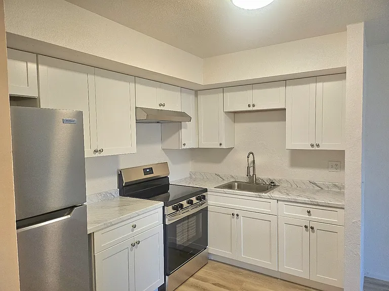 510 E Hatcher Rd #307 — Photo 6