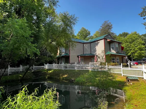 103 Resort Ln, Lake Lure, NC