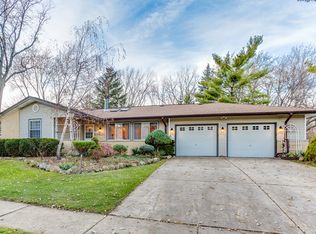 320 Spruce Ln, Elk Grove Village, IL 60007