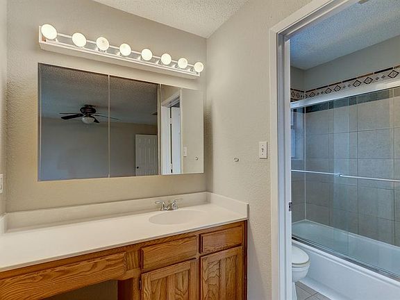 4th image of 6456 N Park Dr