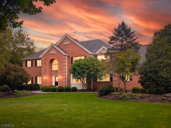 11 Huntington Dr, Clinton Twp., NJ 08801