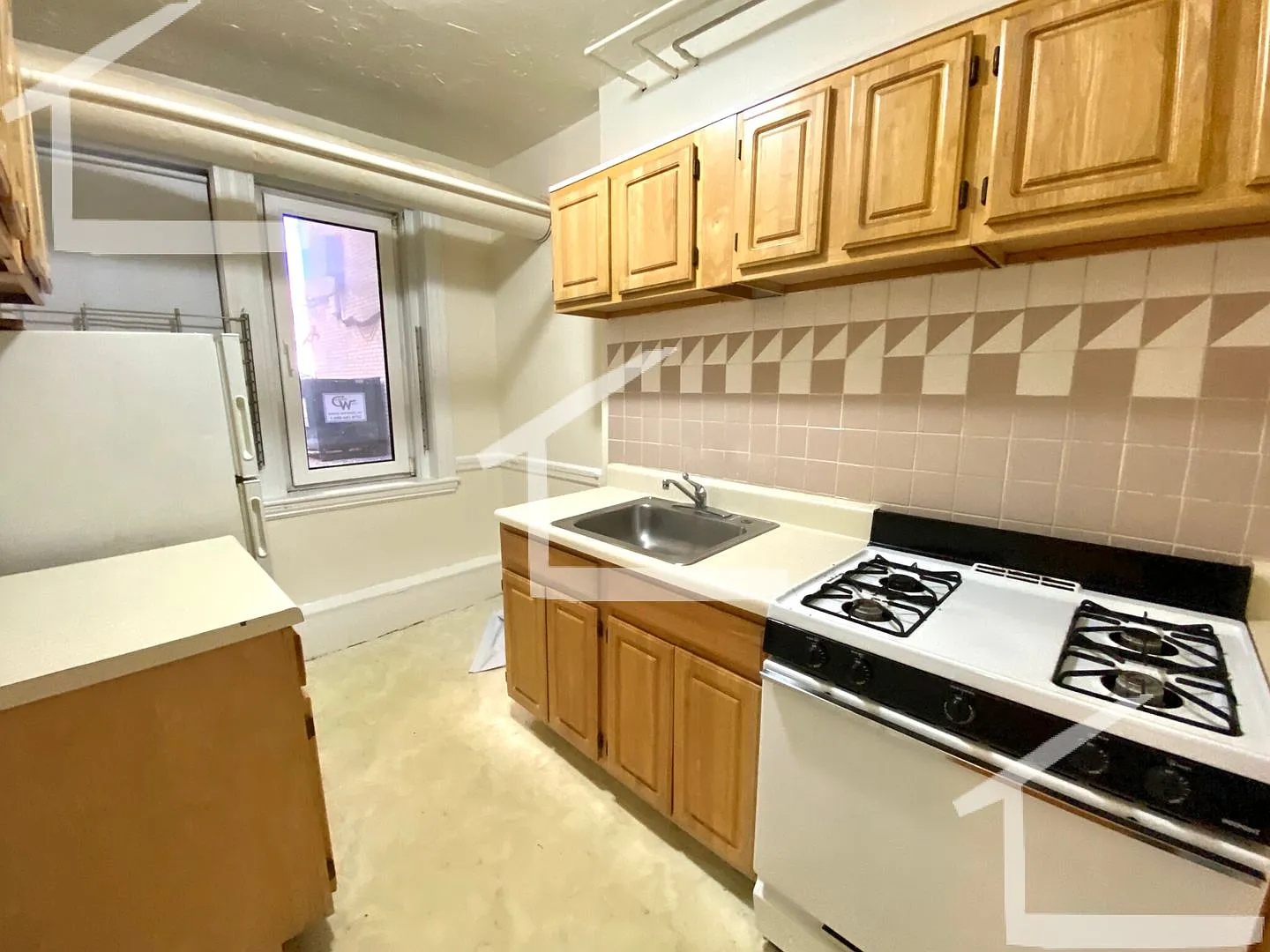 Charming 2 Bedroom-No Broker Fee — Photo 1