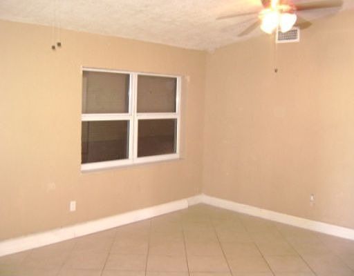 3rd image of 280 NE 171st Ter