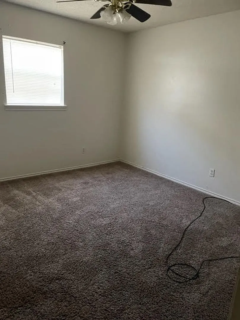 2 Bedroom 1 Bath Duplex — Photo 3