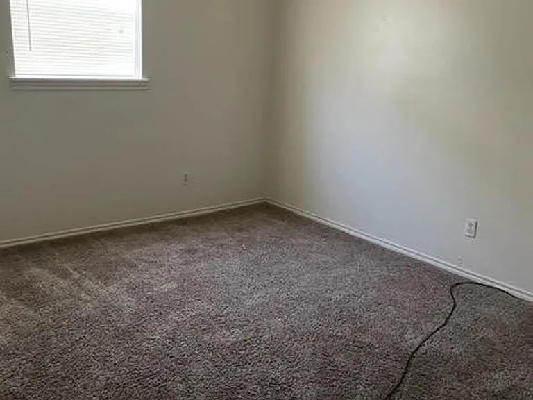 214 Hickory St — Photo 3