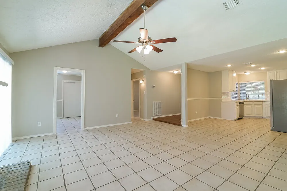 3 bed, 2.0 bath, 1282 sqft, $1,785 — Photo 4