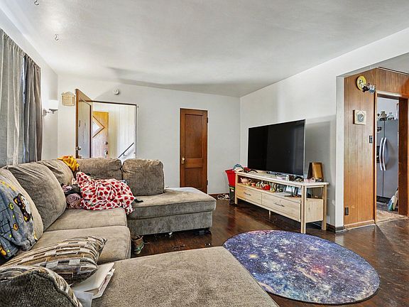 3rd image of 400 La Salle Ave