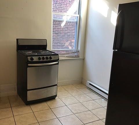 4th image of 139 W Manheim St #3