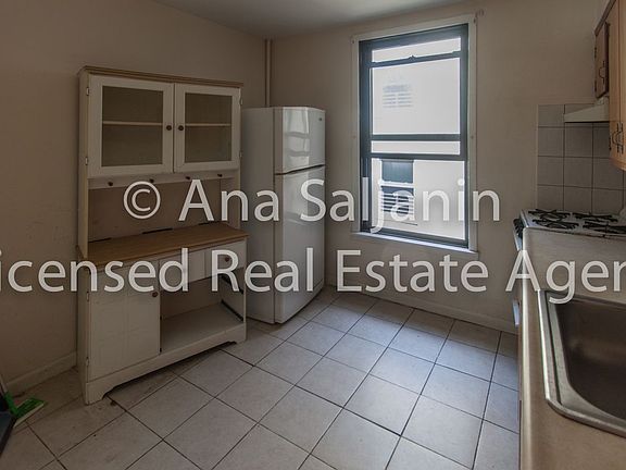 2nd image of 2519 34th St APT 2R