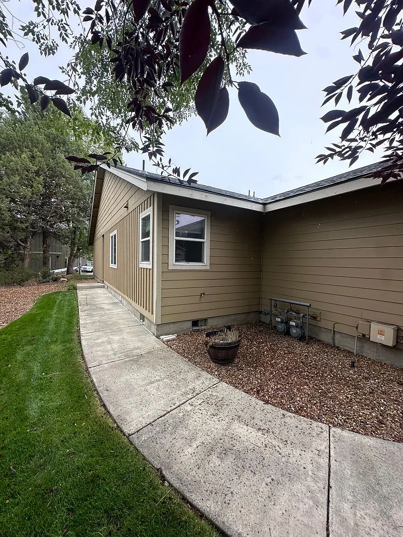 Hidden Valley, 858 NE - 00858-HIDD-00 — Photo 2