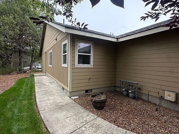 2nd image of 858 NE Hidden Valley Dr #1