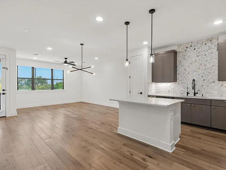 315 Holton Dr #201 — Photo 4