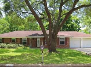 2322 W Bend Dr, Stafford, TX 77477