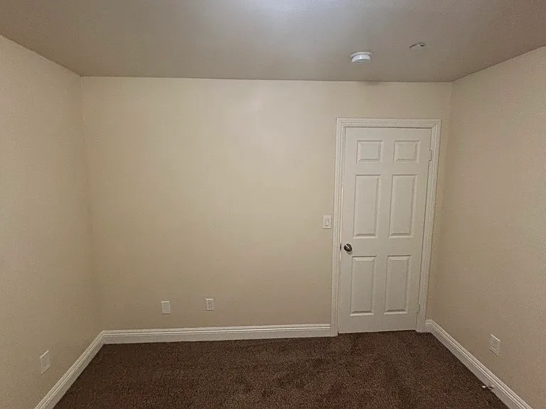 942 E 88th Pl — Photo 30