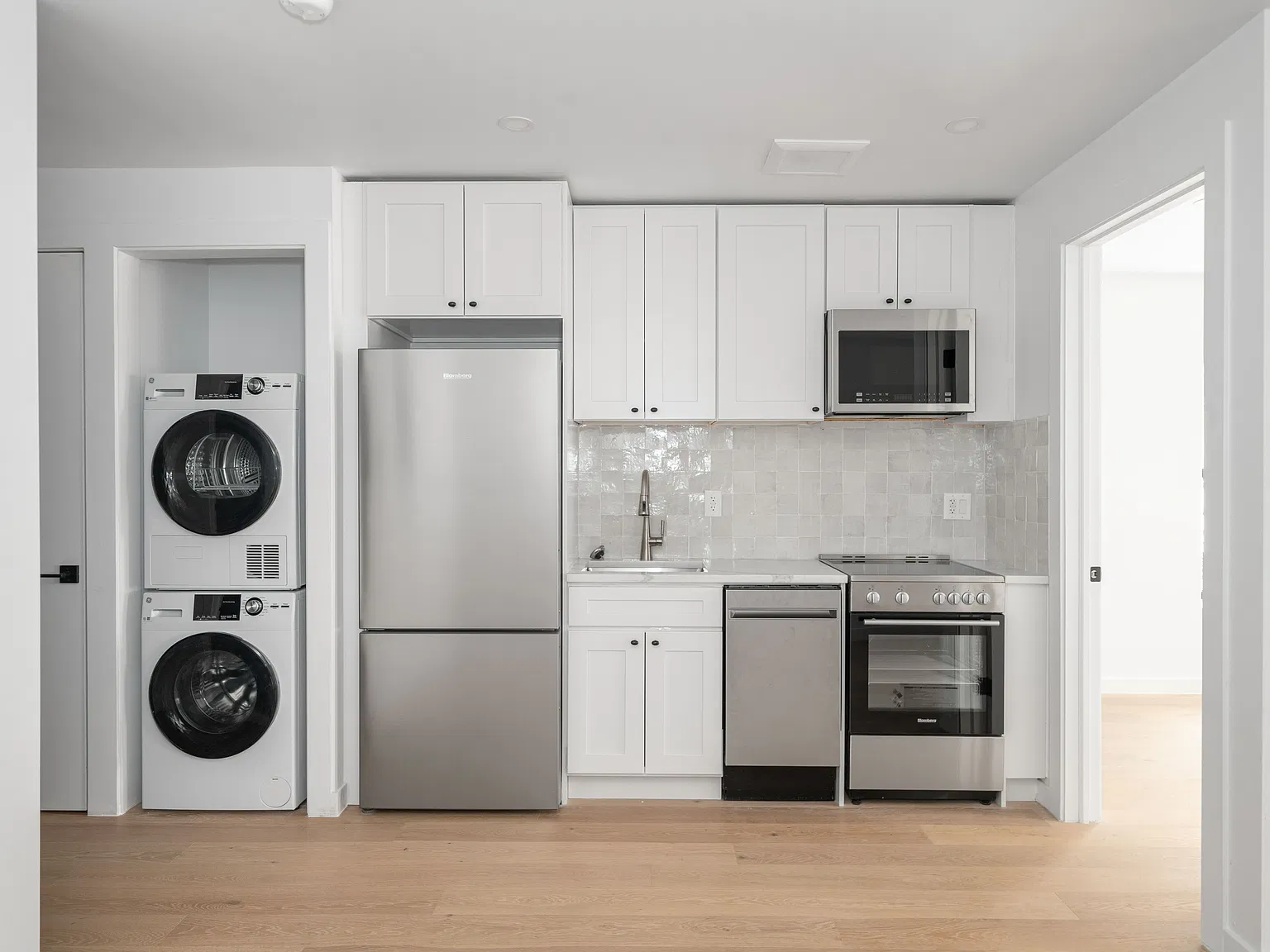 101 Smith Street — Photo 3