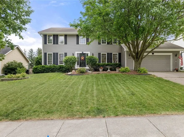 14578 Hawthorn Dr, Clive, IA 50325