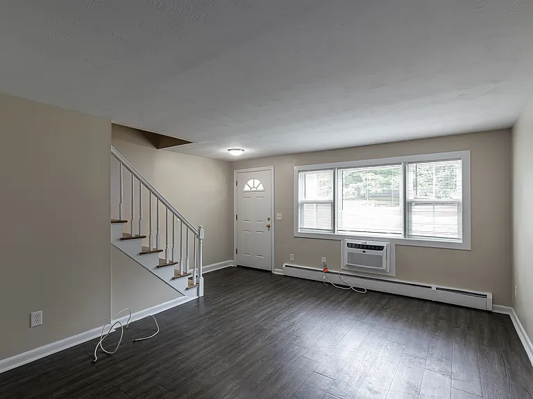 Farmington Court Apartments — Photo 33