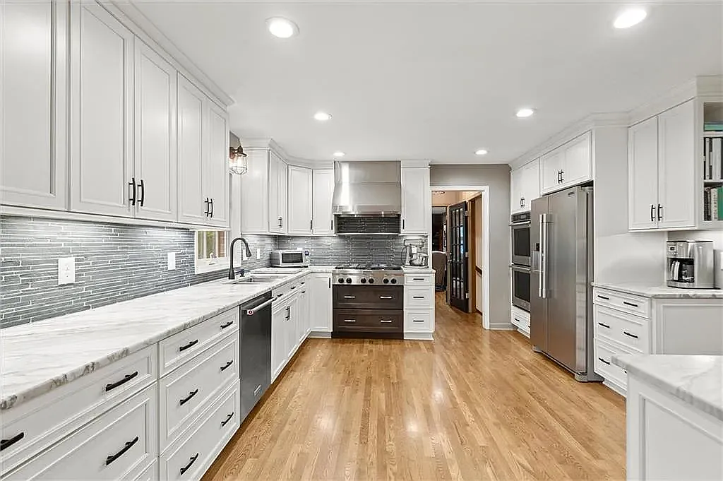 5 bed, 3757 sqft, $7,000 — Photo 3