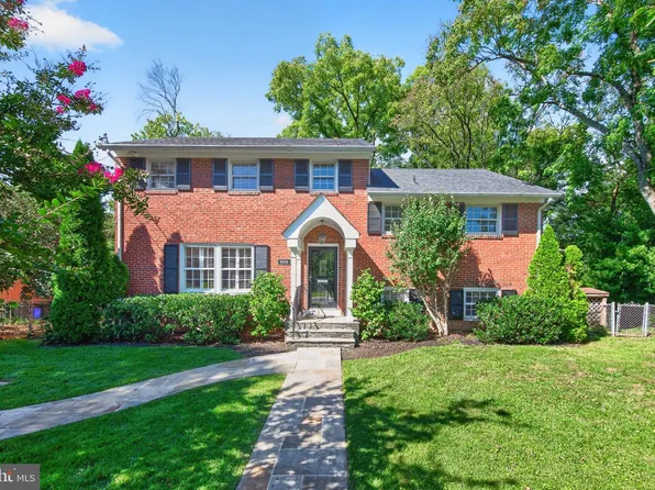 9906 Holmhurst Rd, Bethesda, MD 20817