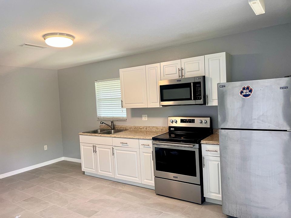 Full kitchen