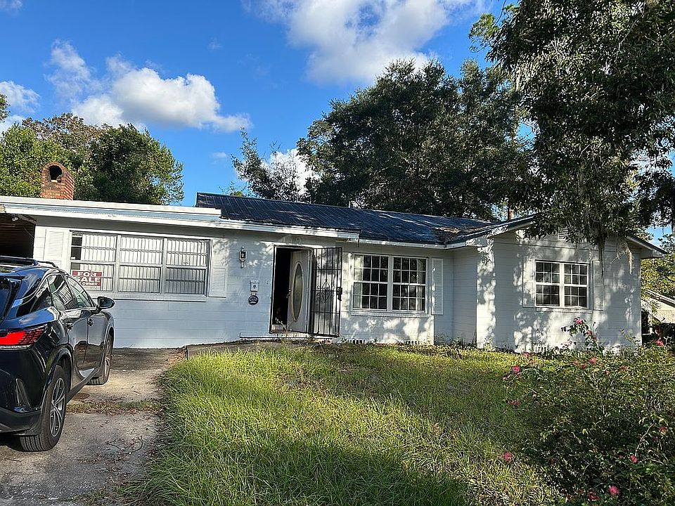 1st image of 585 NW Holiday Dr
