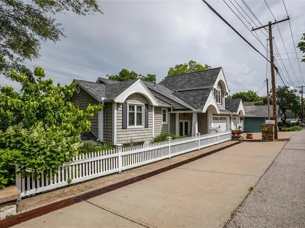 11 Dockside Dr, Lake Tapawingo, MO 64015